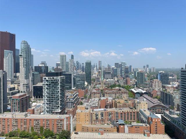 3805 - 55 Cooper St, Condo with 2 bedrooms, 2 bathrooms and 0 parking in Toronto ON | Image 2