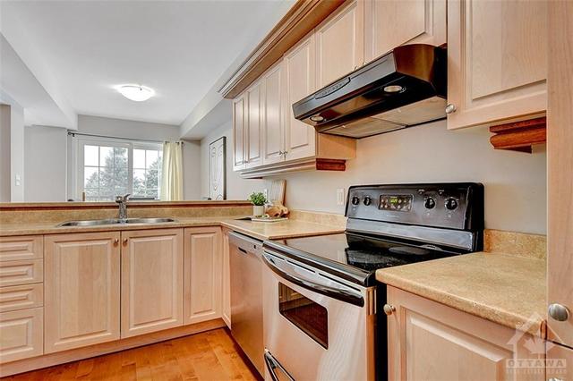 106 Hawktree Ridge, Townhouse with 3 bedrooms, 3 bathrooms and 3 parking in Ottawa ON | Image 10