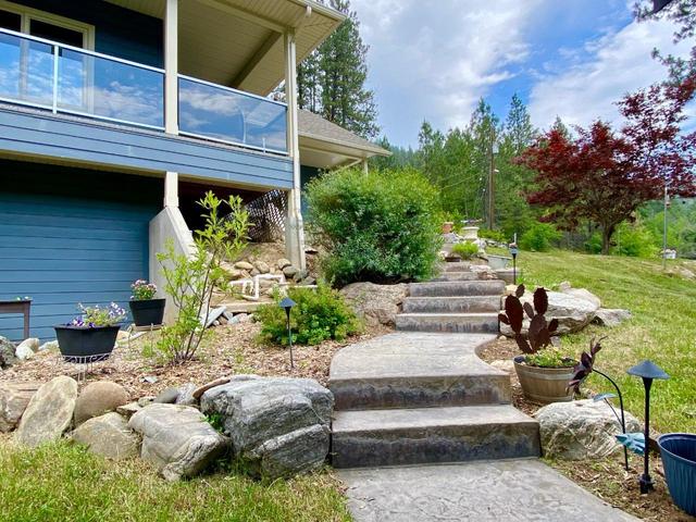 855 Highway 3, House detached with 4 bedrooms, 4 bathrooms and null parking in Kootenay Boundary C BC | Image 53