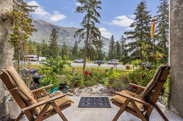 104 - 115 Elk Run Boulevard, Condo with 2 bedrooms, 2 bathrooms and 2 parking in Canmore AB | Image 2
