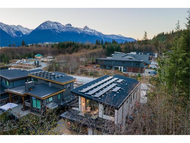 3340 Mamquam Road, House detached with 4 bedrooms, 4 bathrooms and 6 parking in Squamish BC | Image 38