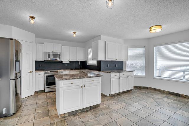 222 Douglas Ridge Circle Se, House detached with 3 bedrooms, 3 bathrooms and 4 parking in Calgary AB | Image 7