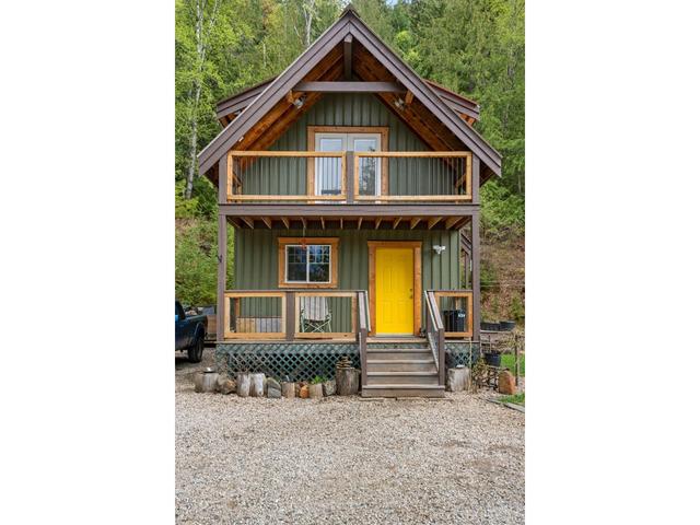 8788 Highway 6, House detached with 2 bedrooms, 2 bathrooms and null parking in Central Kootenay H BC | Image 35