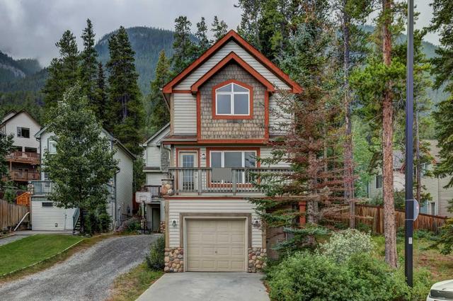 851 Lawrence Grassi Ridge, House detached with 4 bedrooms, 1 bathrooms and 2 parking in Canmore AB | Image 1