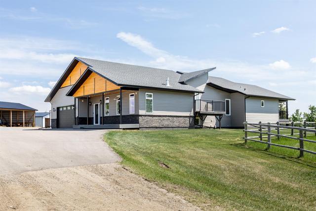 39041a Range Road 12, House detached with 4 bedrooms, 3 bathrooms and null parking in Red Deer County AB | Image 2