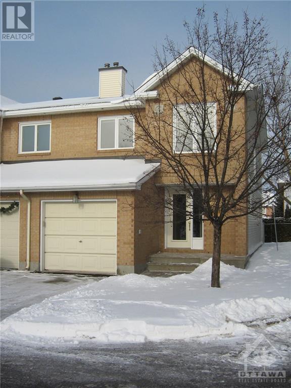 1950 Summerfields Crescent, Townhouse with 3 bedrooms, 3 bathrooms and 2 parking in Ottawa ON | Image 1