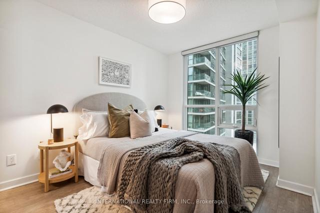 1105 - 33 Bay St, Condo with 1 bedrooms, 1 bathrooms and 0 parking in Toronto ON | Image 3