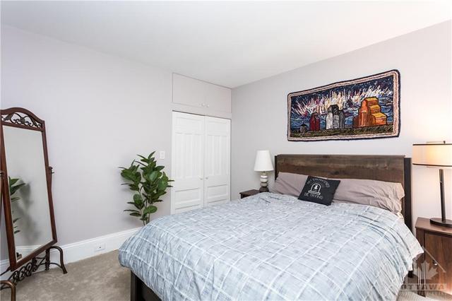68 Fourth Avenue, Townhouse with 3 bedrooms, 2 bathrooms and 2 parking in Ottawa ON | Image 22