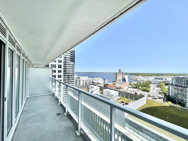 2012 - 19 Bathurst St W, Condo with 2 bedrooms, 2 bathrooms and 1 parking in Toronto ON | Image 4