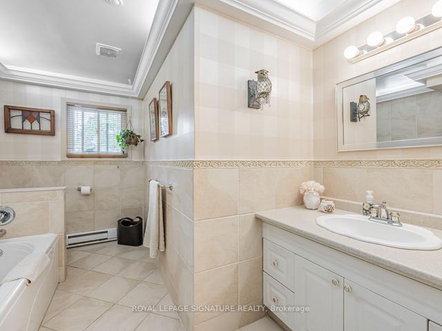 60 Brumwell St, House detached with 3 bedrooms, 3 bathrooms and 8 parking in Toronto ON | Image 5