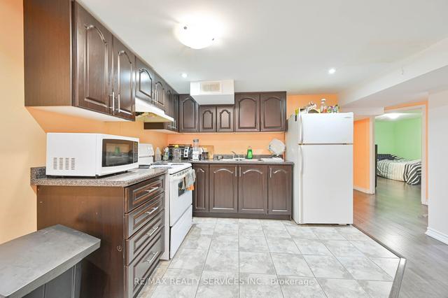 11 Billcar Rd, House detached with 3 bedrooms, 3 bathrooms and 6 parking in Toronto ON | Image 27