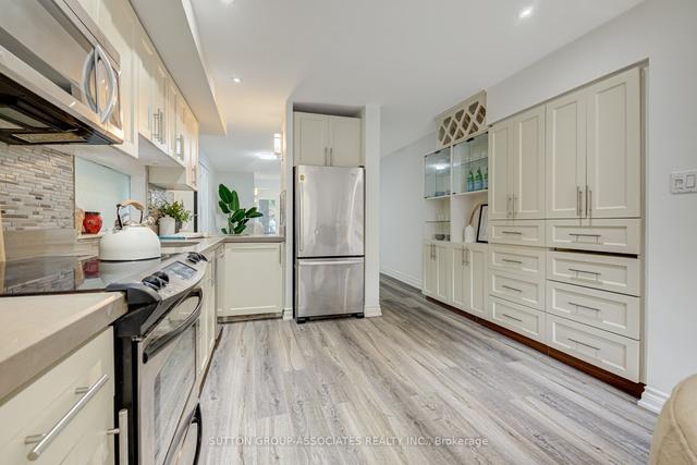 832 Manning Ave, House semidetached with 3 bedrooms, 4 bathrooms and 1 parking in Toronto ON | Image 7