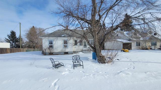 211 Berry Street, House detached with 2 bedrooms, 1 bathrooms and 1 parking in Paintearth County No. 18 AB | Image 1