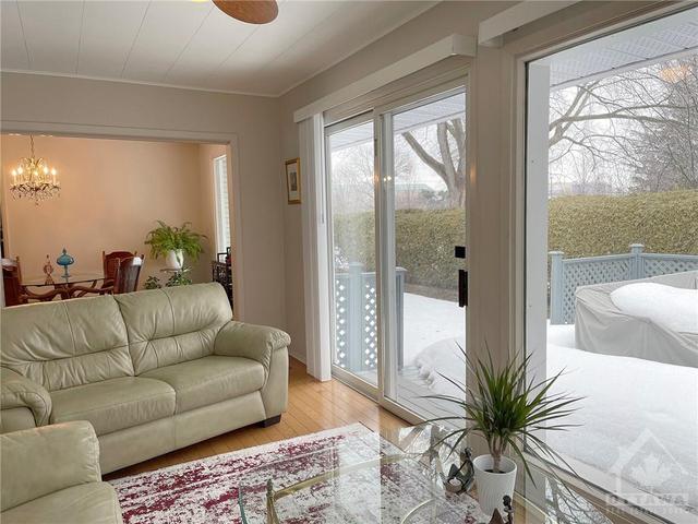 19 Mohawk Crescent, House detached with 3 bedrooms, 2 bathrooms and 4 parking in Ottawa ON | Image 14