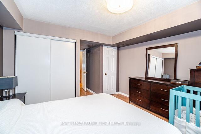 16 - 20 Turntable Cres, Townhouse with 3 bedrooms, 2 bathrooms and 2 parking in Toronto ON | Image 11
