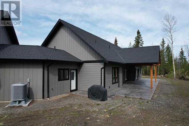 7048 Stockyard Road, House detached with 3 bedrooms, 4 bathrooms and null parking in Cariboo L BC | Image 8