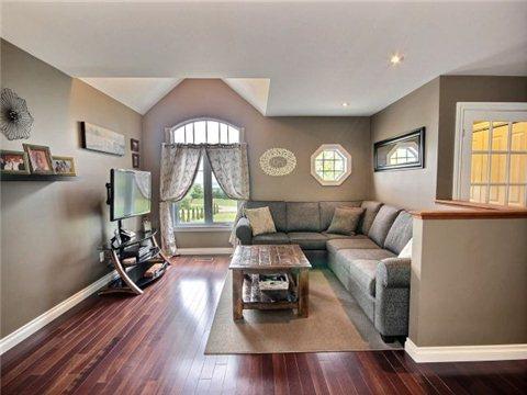 9815 Corkery Rd, House detached with 2 bedrooms, 2 bathrooms and 8 parking in Hamilton TP ON | Image 9