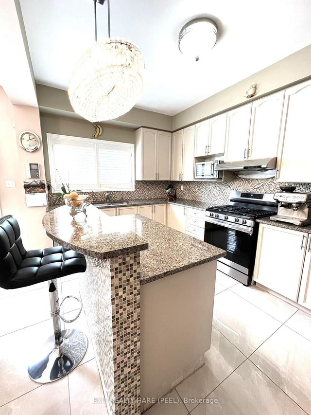 3 Applegrove Crt, House detached with 4 bedrooms, 5 bathrooms and 7 parking in Brampton ON | Image 5