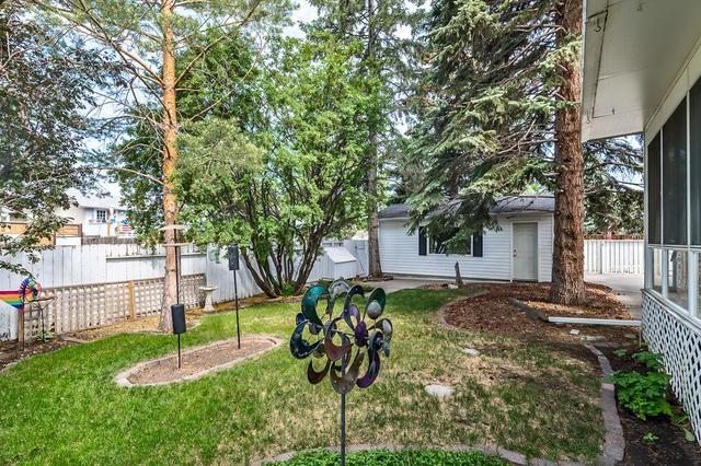 11015 Bradbury Drive Sw, House detached with 4 bedrooms, 2 bathrooms and 2 parking in Calgary AB | Image 24