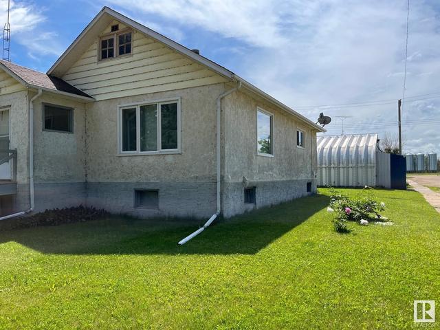 5123 52 Av, House detached with 2 bedrooms, 1 bathrooms and null parking in Two Hills County No. 21 AB | Image 2
