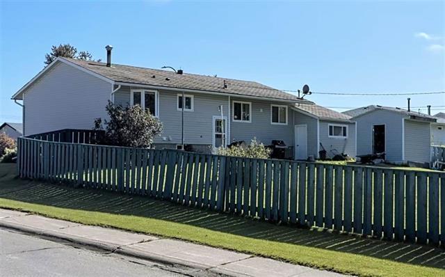 715 3 Av, House detached with 5 bedrooms, 2 bathrooms and null parking in Fox Creek AB | Image 3