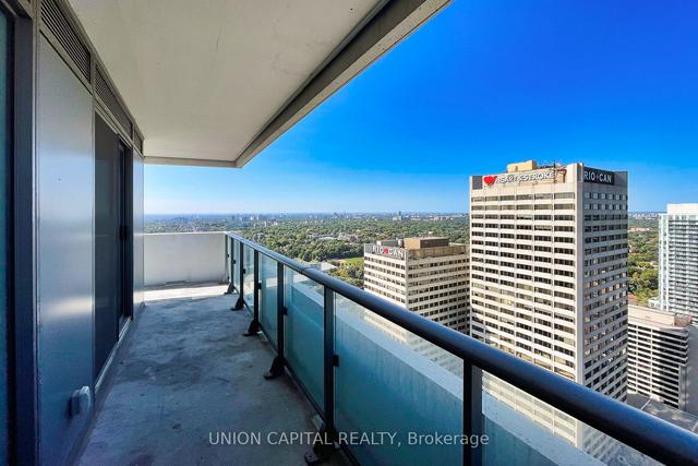 3509 - 2221 Yonge St, Condo with 2 bedrooms, 2 bathrooms and 1 parking in Toronto ON | Image 4