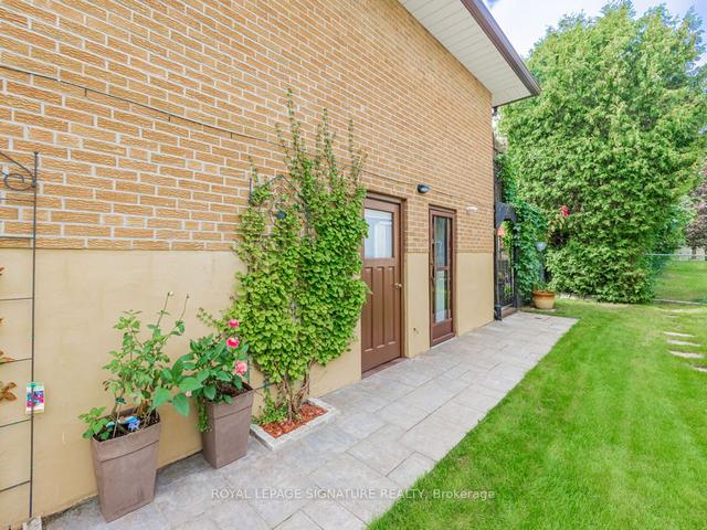 60 Brumwell St, House detached with 3 bedrooms, 3 bathrooms and 8 parking in Toronto ON | Image 20