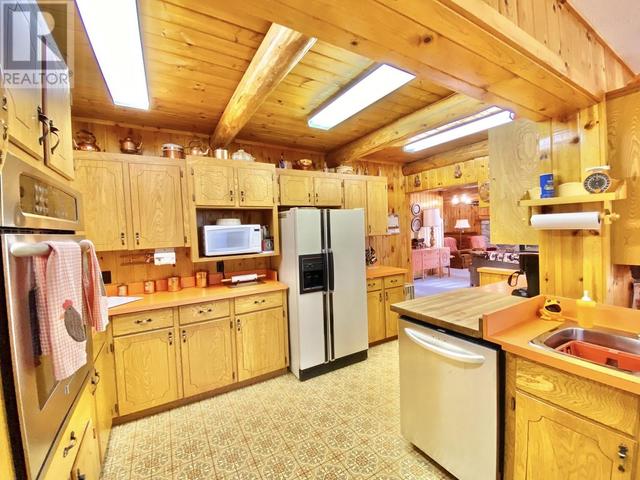 6314 Pioneer Road, House detached with 2 bedrooms, 2 bathrooms and null parking in Cariboo L BC | Image 14