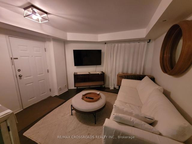 1602 - 28 Laidlaw St, Townhouse with 1 bedrooms, 1 bathrooms and 0 parking in Toronto ON | Image 8