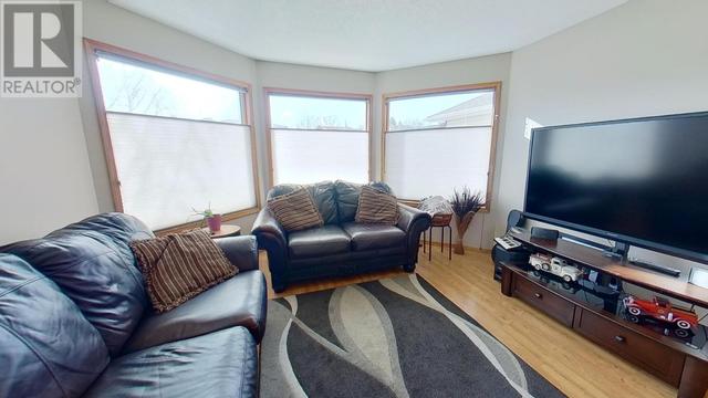 9731 97 Street, House detached with 5 bedrooms, 3 bathrooms and null parking in Taylor BC | Image 9
