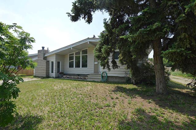 9108 99 Street, House detached with 4 bedrooms, 2 bathrooms and 4 parking in Grande Prairie AB | Image 1