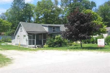 98 43rd St N, House detached with 4 bedrooms, 1 bathrooms and 3 parking in Wasaga Beach ON | Image 1