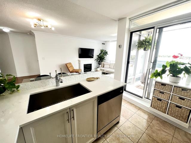 411 - 7 North Park Rd, Condo with 2 bedrooms, 2 bathrooms and 1 parking in Vaughan ON | Image 5