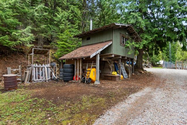 8788 Highway 6, House detached with 2 bedrooms, 2 bathrooms and null parking in Central Kootenay H BC | Image 43