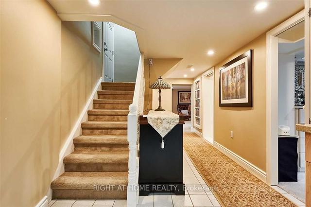 161 Hillmount Ave, House detached with 3 bedrooms, 2 bathrooms and 4 parking in Toronto ON | Image 3