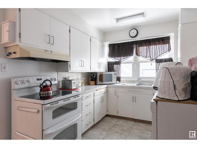 11304 72 Av Nw, House detached with 5 bedrooms, 2 bathrooms and null parking in Edmonton AB | Image 12