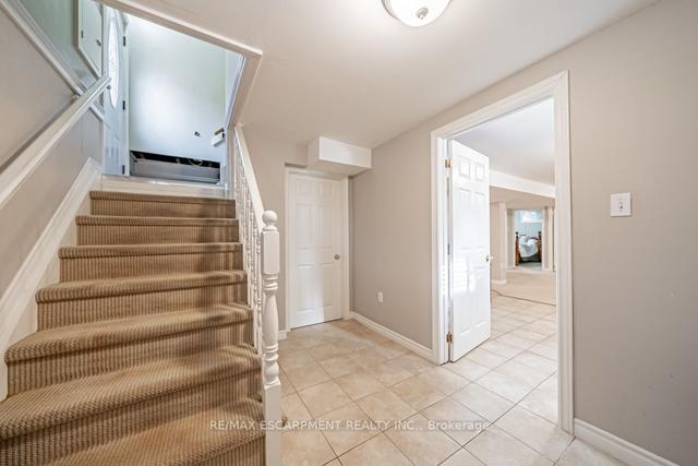 5 Regina Ave, House detached with 6 bedrooms, 2 bathrooms and 6 parking in St. Catharines ON | Image 15