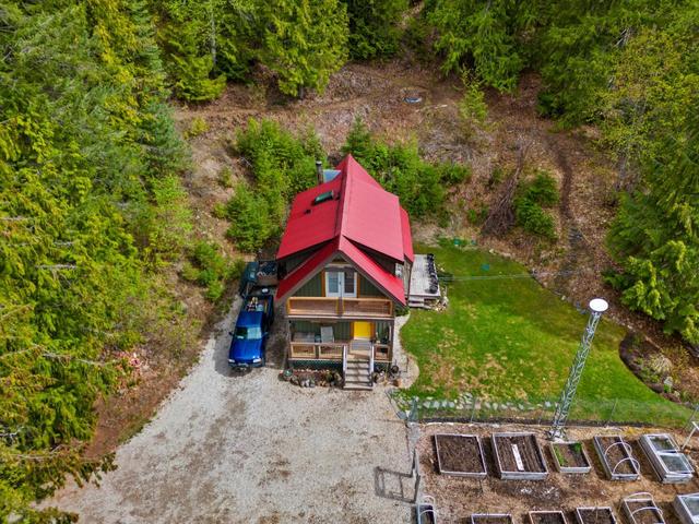 8788 Highway 6, House detached with 2 bedrooms, 2 bathrooms and null parking in Central Kootenay H BC | Image 65