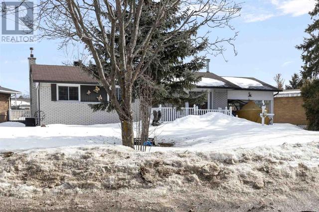 54 Lewis Rd, House detached with 3 bedrooms, 2 bathrooms and null parking in Sault Ste. Marie ON | Image 3