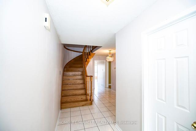 16 Tumbleweed Tr, House detached with 3 bedrooms, 4 bathrooms and 5 parking in Brampton ON | Image 38