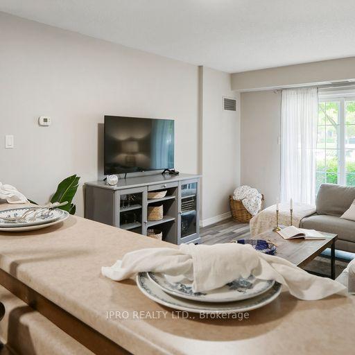 103 - 55 Shipway Ave, Condo with 2 bedrooms, 1 bathrooms and 1 parking in Clarington ON | Image 4