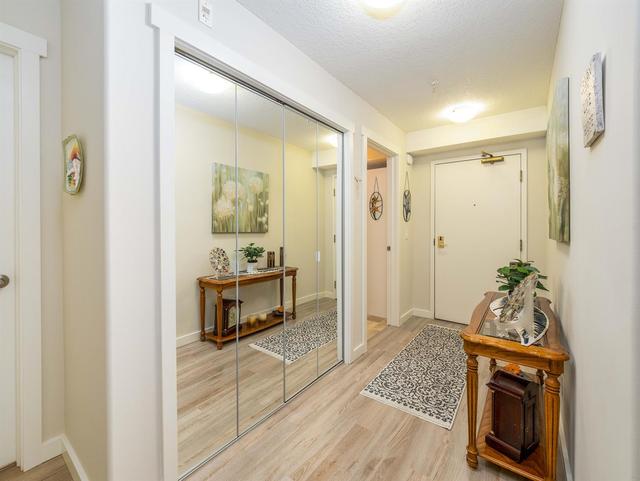 124 - 7229 Sierra Morena Boulevard Sw, Condo with 2 bedrooms, 2 bathrooms and 1 parking in Calgary AB | Image 2
