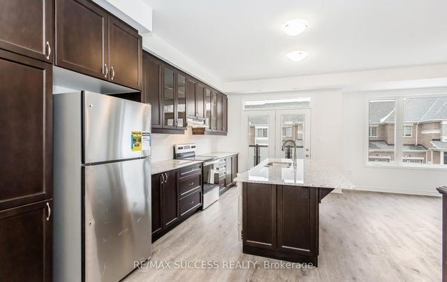 67 Keppel Circ E, House attached with 3 bedrooms, 3 bathrooms and 3 parking in Brampton ON | Image 5