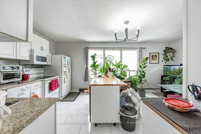 2453 St Clair Ave W, House detached with 5 bedrooms, 1 bathrooms and 6 parking in Toronto ON | Image 10