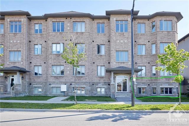 2 - 472 Via Verona Avenue, Condo with 2 bedrooms, 2 bathrooms and 1 parking in Ottawa ON | Image 1