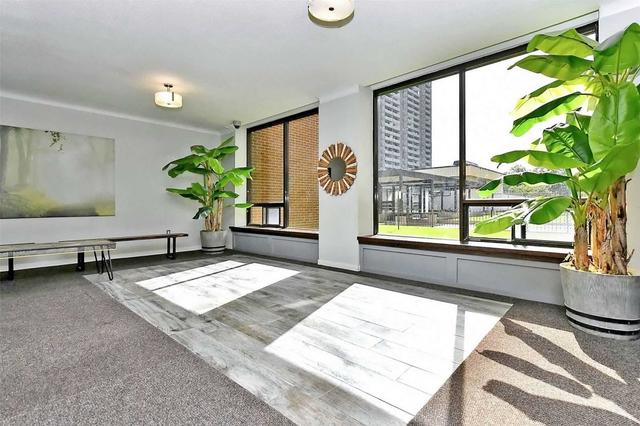 409 - 5 Massey Sq, Condo with 3 bedrooms, 2 bathrooms and 2 parking in Toronto ON | Image 30
