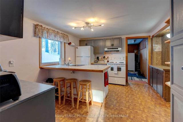 2564 Narrows Lock Rd, House detached with 3 bedrooms, 2 bathrooms and 8 parking in Tay Valley ON | Image 7