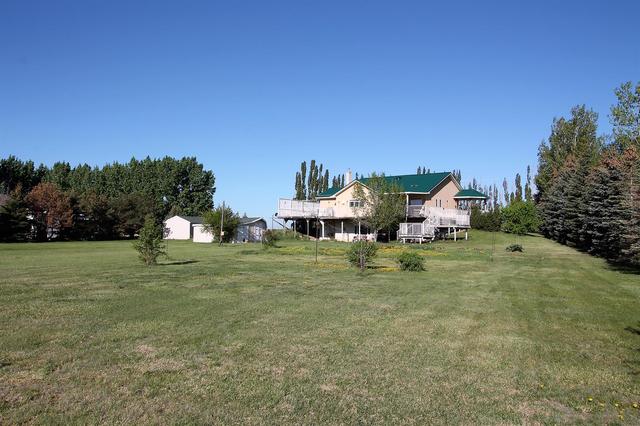 75075 Rr205, House detached with 2 bedrooms, 2 bathrooms and null parking in Lethbridge County AB | Image 4