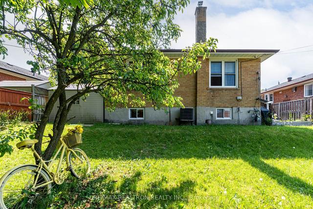 11 Palacky St W, House detached with 3 bedrooms, 2 bathrooms and 3 parking in Toronto ON | Image 32