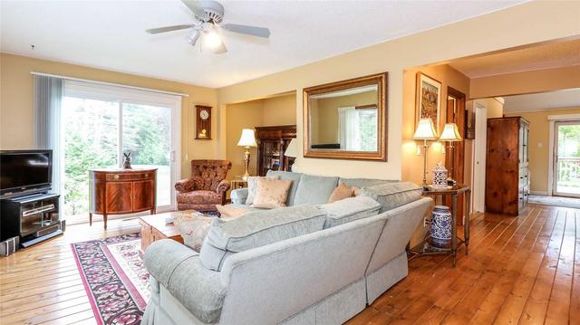 984 Lakeshore Rd E, House detached with 2 bedrooms, 1 bathrooms and 8 parking in Oro Medonte ON | Image 2